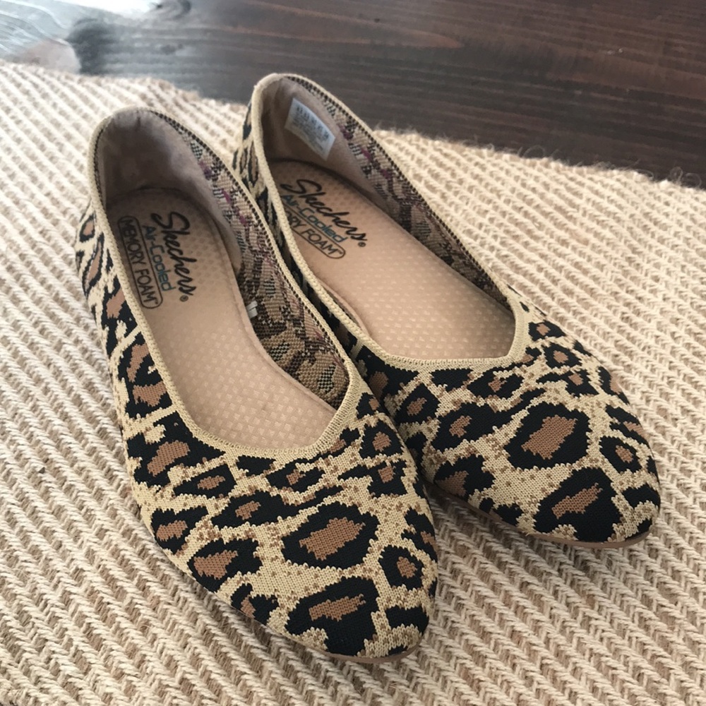 Skechers memory foam leopard print shoes Sz 8.5